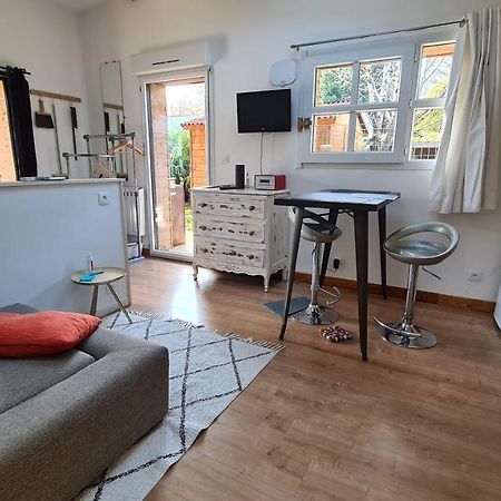 Charmant Logement Avec Parking Lejlighed Orvault Eksteriør billede
